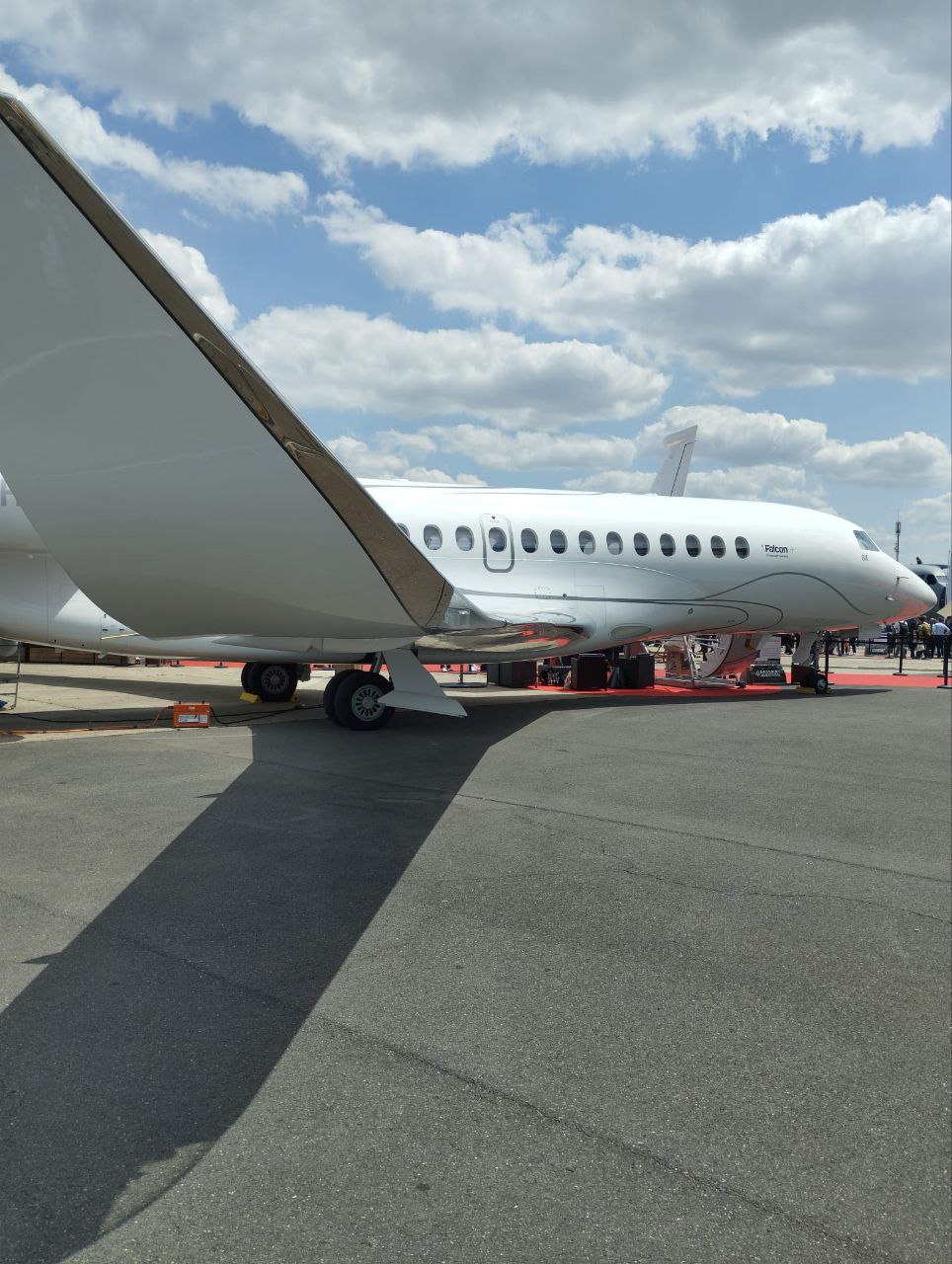 Ground power unit supplying 400 Hz power to a commercial aircraft on the apron