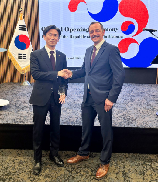 ElectroAir’s representative and a Korean diplomat exchanging a handshake at the official opening of the Republic of Korea’s Embassy in Estonia.